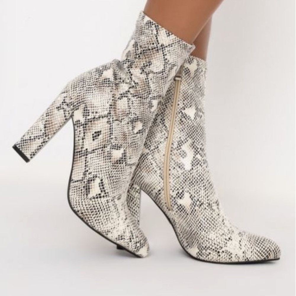 Azalea Wang chunky snake booties 8.5